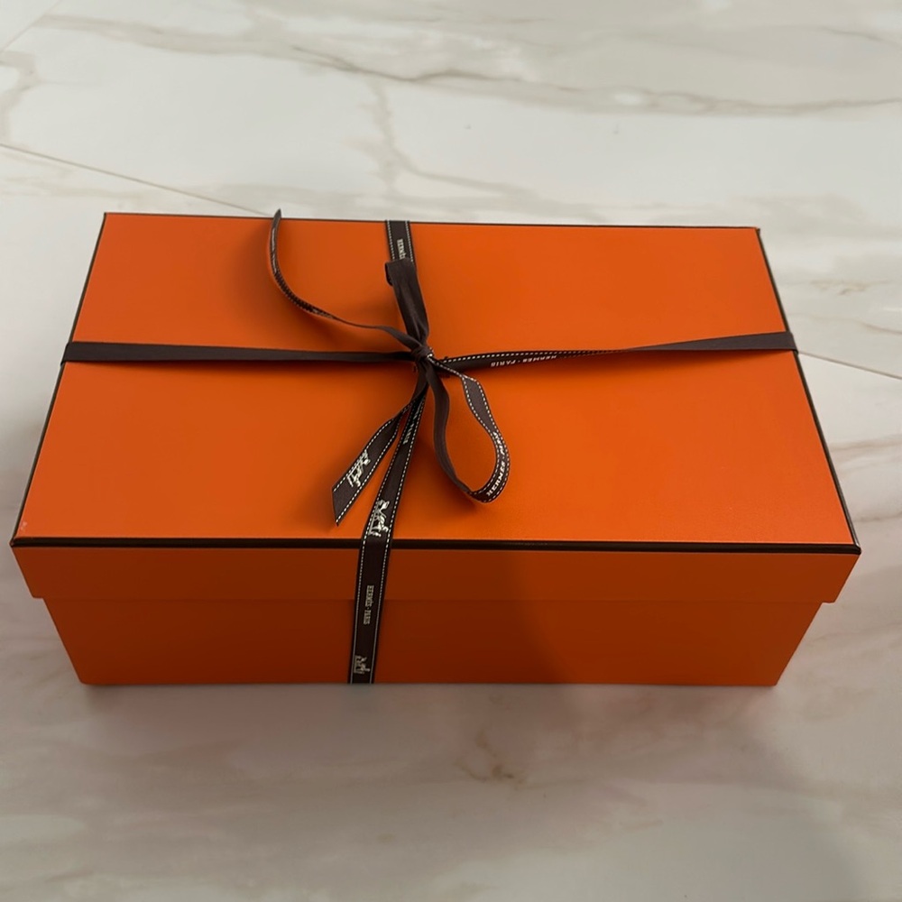 Hermes empty shoe box 14x9x5
